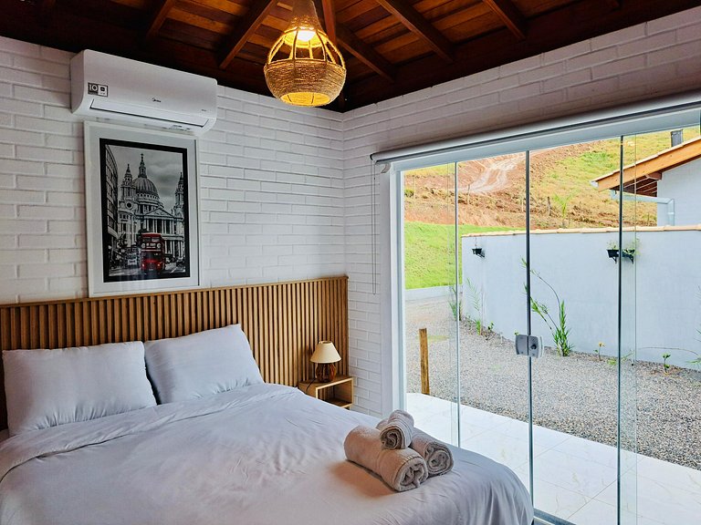 Chalé Aconchegante com Jacuzzi Privativa II