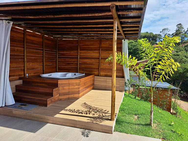 Chalé Aconchegante com Jacuzzi Privativa III