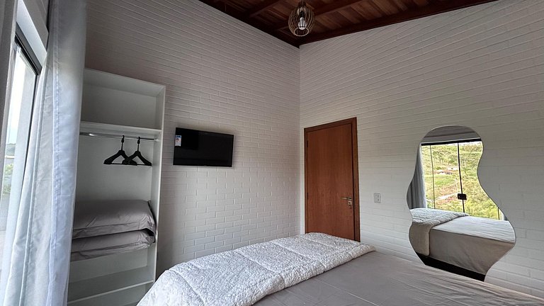 Chalé Aconchegante com Jacuzzi Privativa IIII