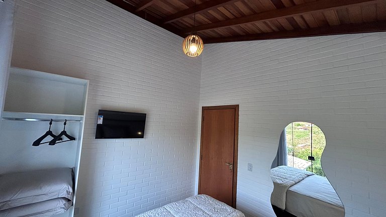 Chalé Aconchegante com Jacuzzi Privativa III