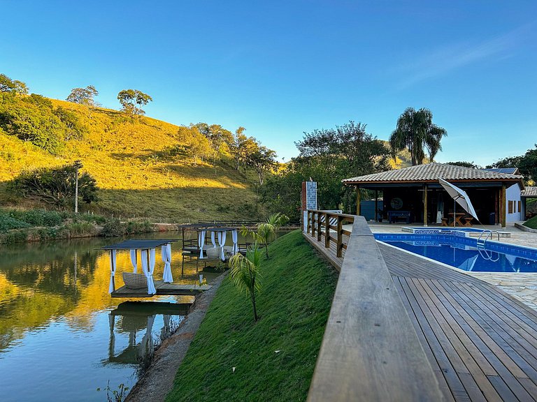 Chalé Aconchegante com Jacuzzi Privativa III