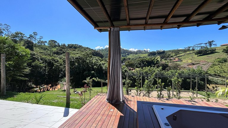 Chalé Aconchegante com Jacuzzi Privativa II